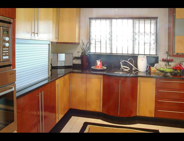 5 BEDROOM HOUSE FOR SALE IN OSLO BEACH